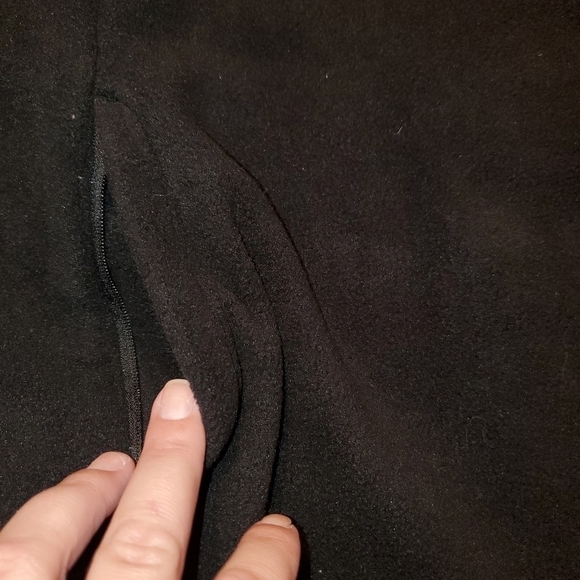 NEW Small Ladies Fit Black Fleece Pullover by Amazon Essentials - Picture 2 of 8